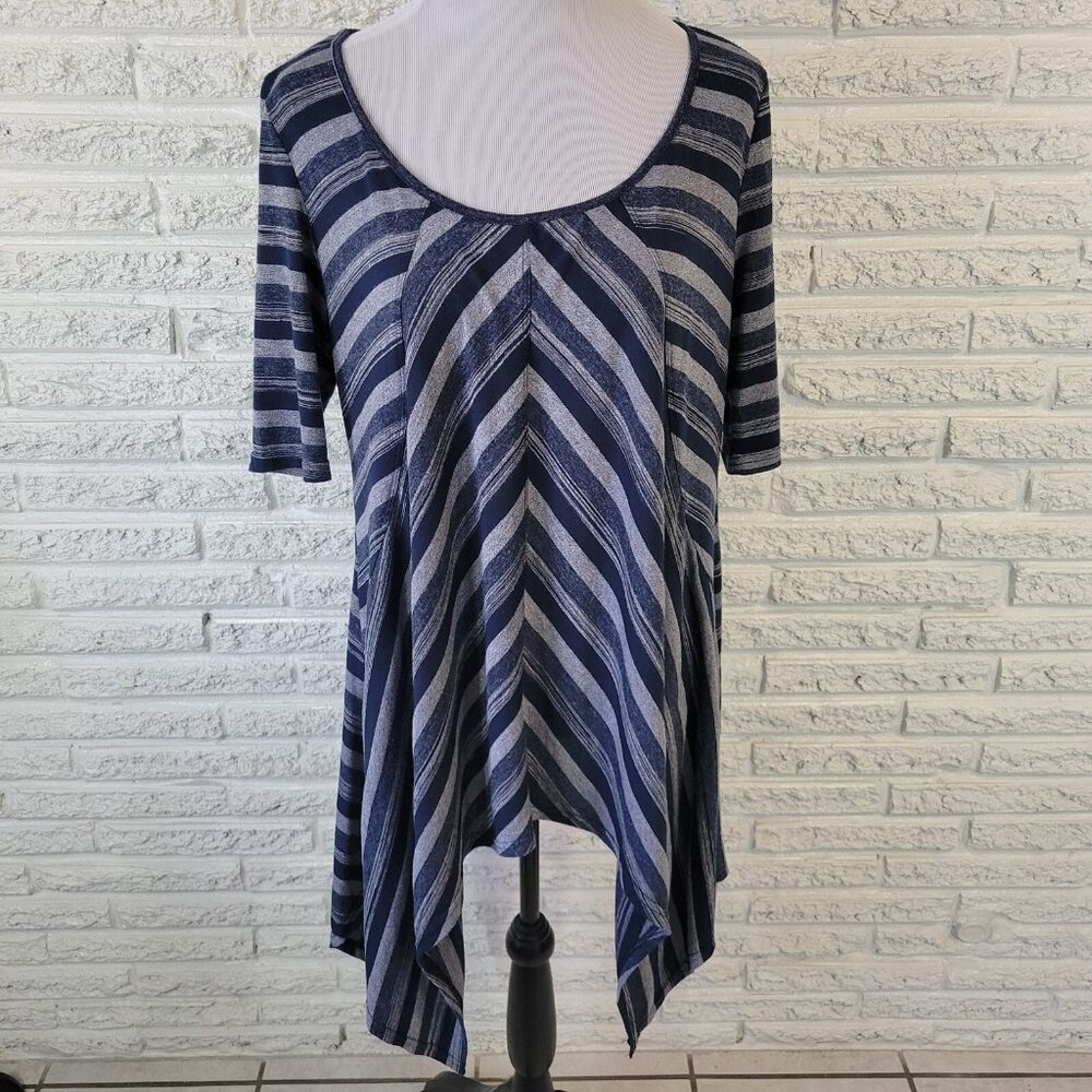Hazel Haze Women Top XL Tee Blue Gray Stripe Asymmetric Lightweight Casual D1XE